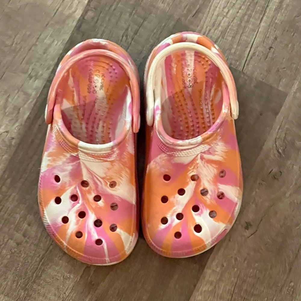 CROCS Pink and Orange Marble Sandals with Classic Design
